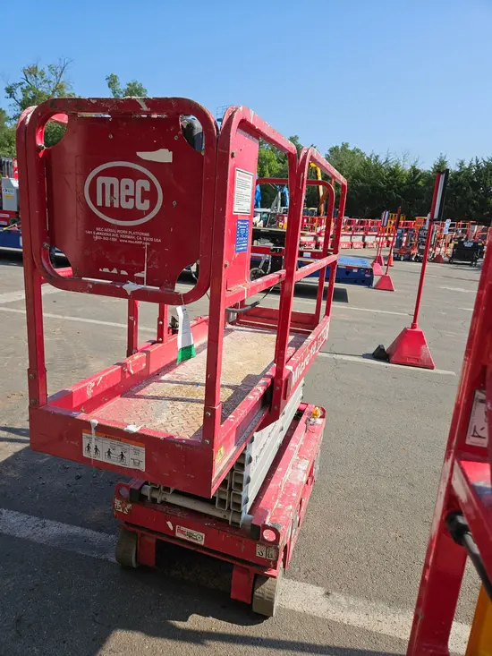 2018 MEC MICRO 19 Scissor Lift