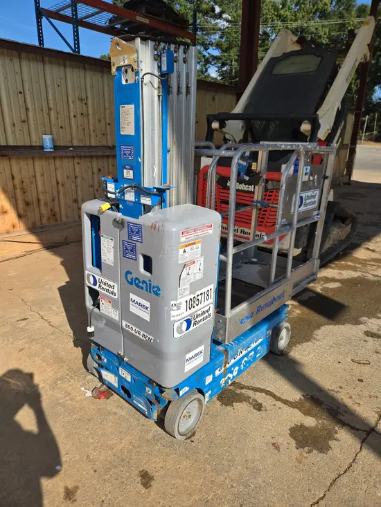 2018 Genie GR-20 Self-Propelled One-Person Lift