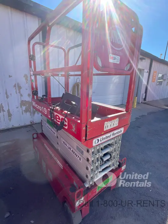 2018 MEC MICRO 19 Scissor Lift