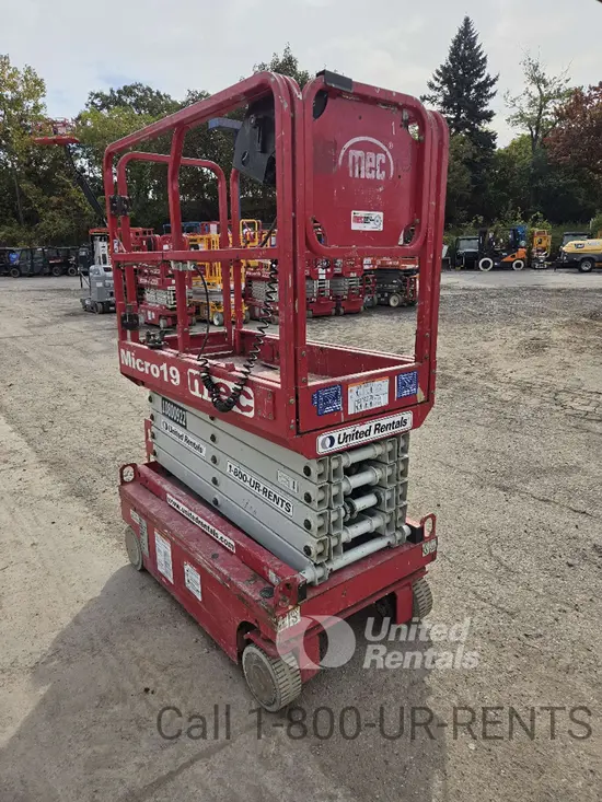 2018 MEC MICRO 19 Scissor Lift