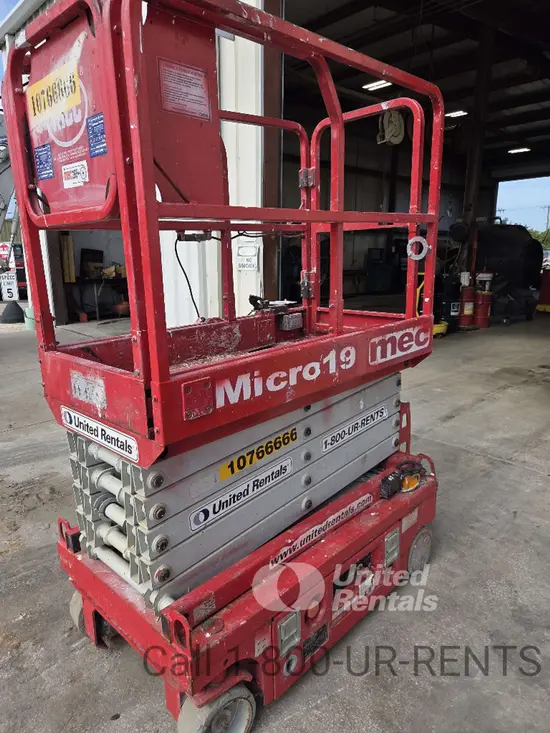 2018 MEC MICRO 19 Scissor Lift