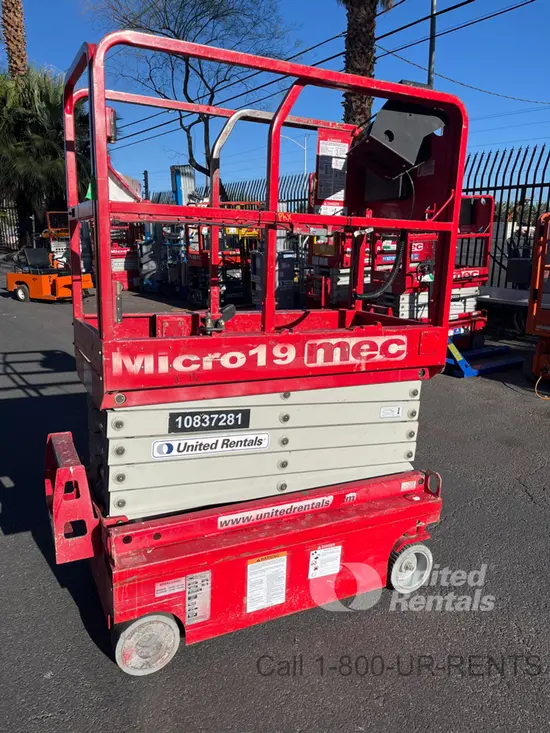 2018 MEC MICRO 19 Scissor Lift