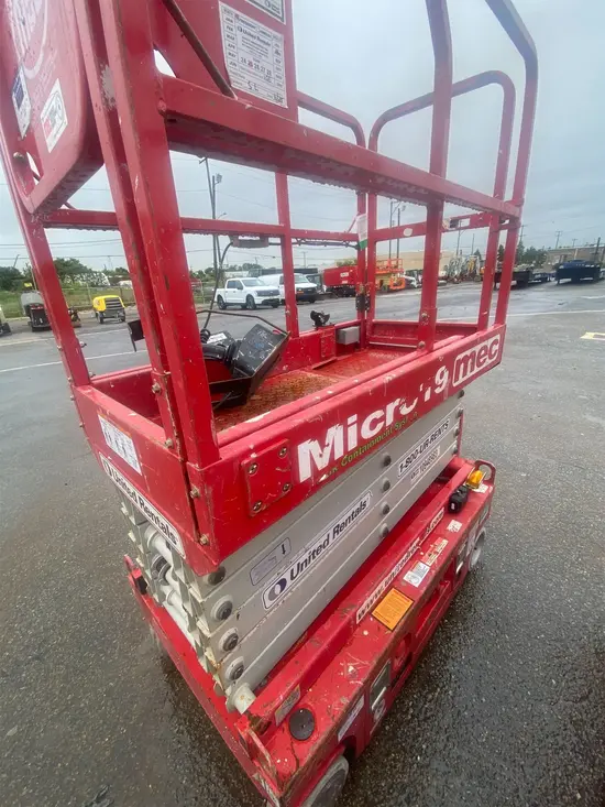 2019 MEC MICRO 19 Scissor Lift
