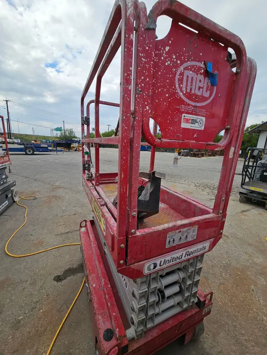 2018 MEC MICRO 19 Scissor Lift