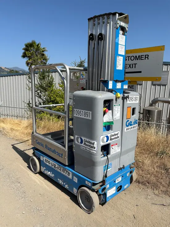 2019 Genie GR-20 Self-Propelled One-Person Lift