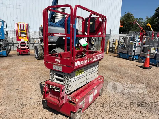 2017 MEC MICRO 19 Scissor Lift