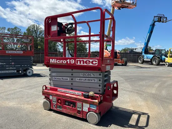 2019 MEC MICRO 19 Scissor Lift