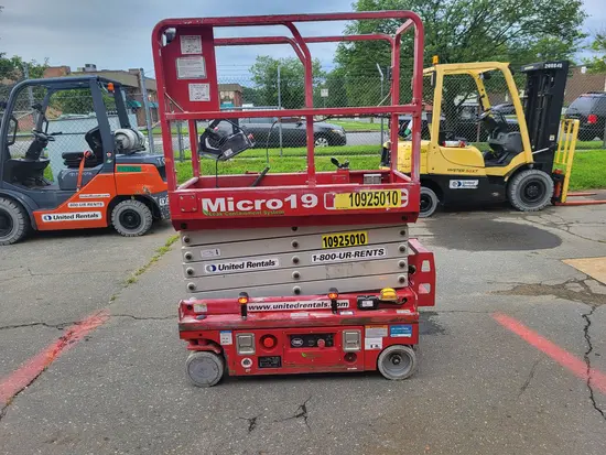 2019 MEC MICRO 19 Scissor Lift
