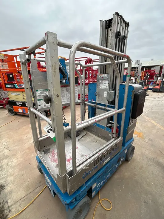 2016 Genie GR-20 Self-Propelled One-Person Lift