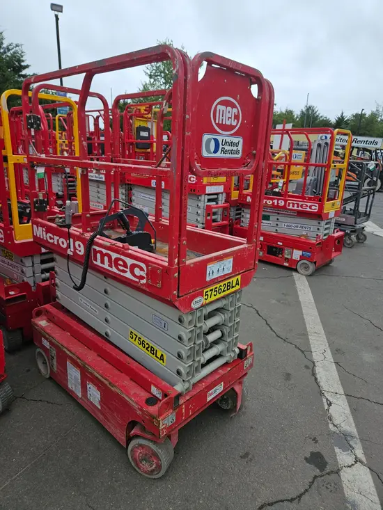 2018 MEC MICRO 19 Scissor Lift
