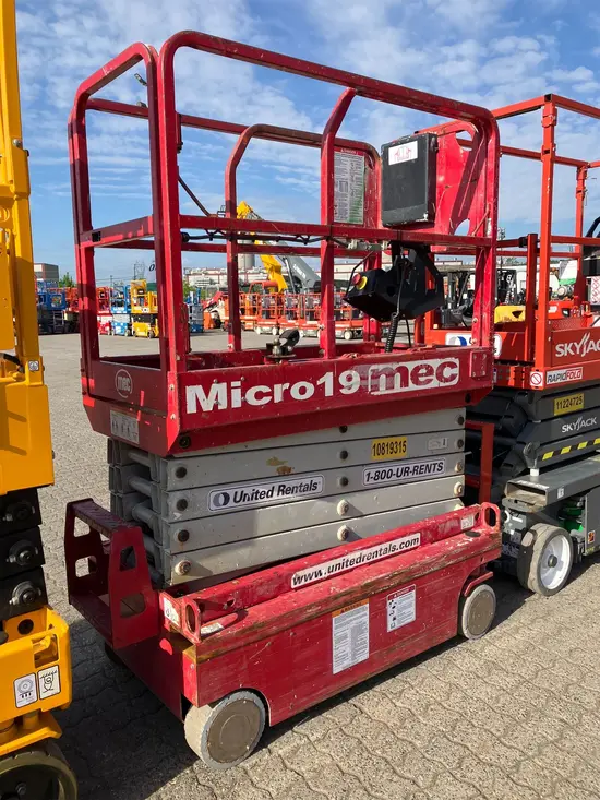 2018 MEC MICRO 19 Scissor Lift