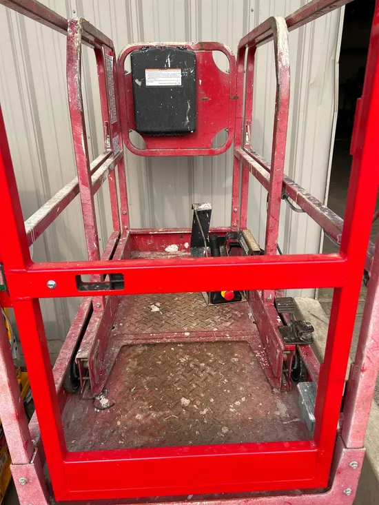 2019 MEC MICRO 19 Scissor Lift