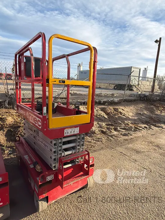 2019 MEC MICRO 19 Scissor Lift
