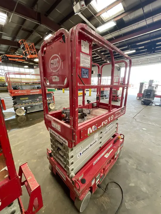2019 MEC MICRO 19 Scissor Lift
