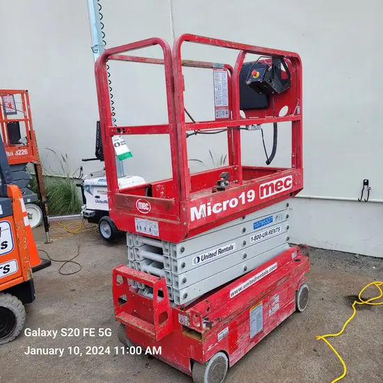 2018 MEC MICRO 19 Scissor Lift