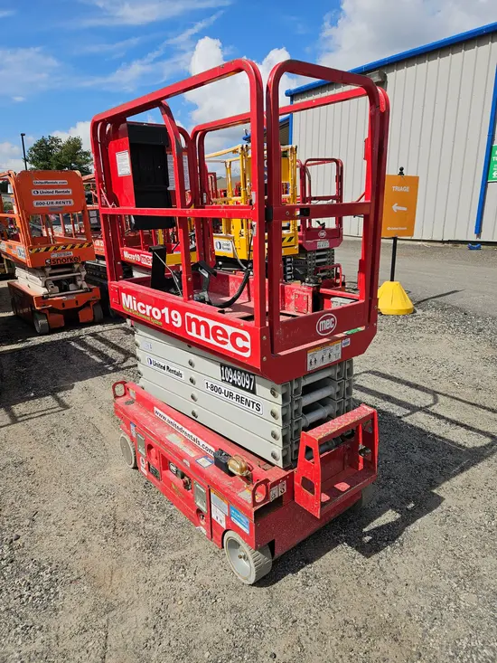2019 MEC MICRO 19 Scissor Lift