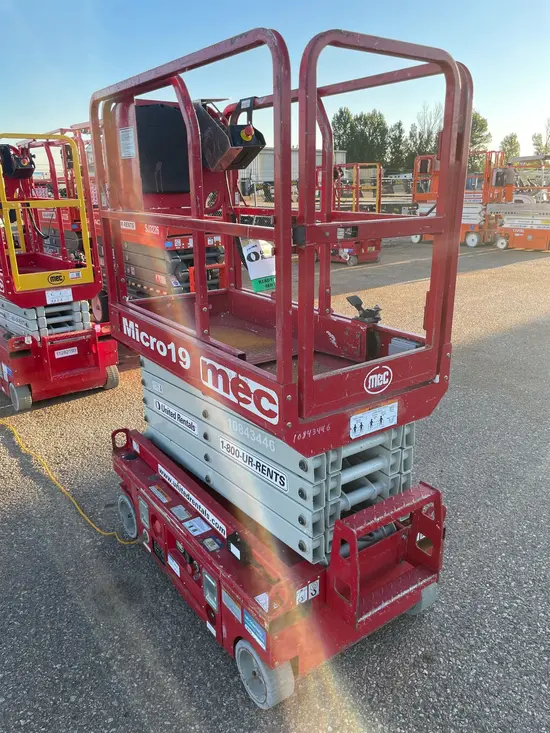 2018 MEC MICRO 19 Scissor Lift