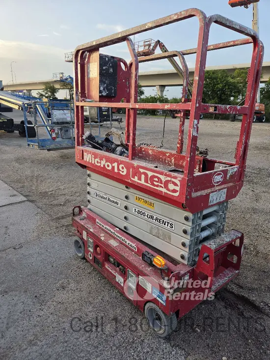 2018 MEC MICRO 19 Scissor Lift