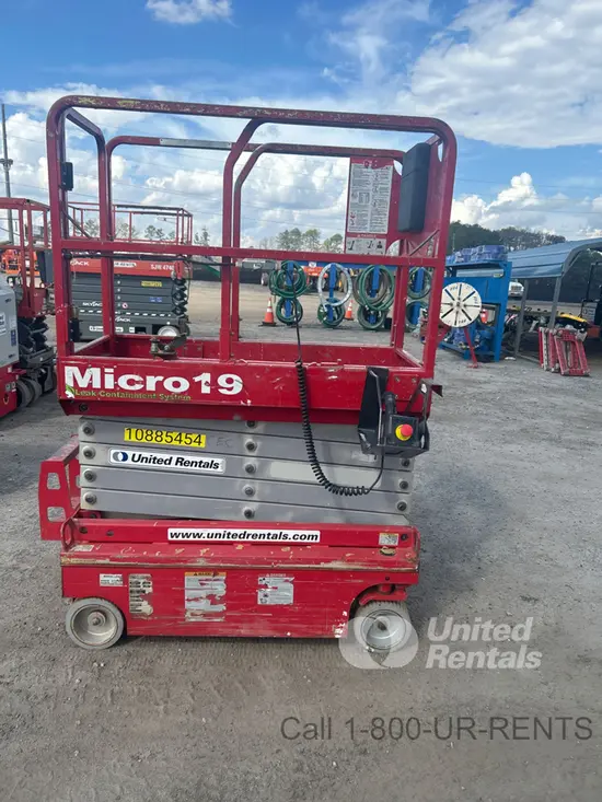 2019 MEC MICRO 19 Scissor Lift