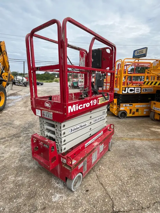 2018 MEC MICRO 19 Scissor Lift