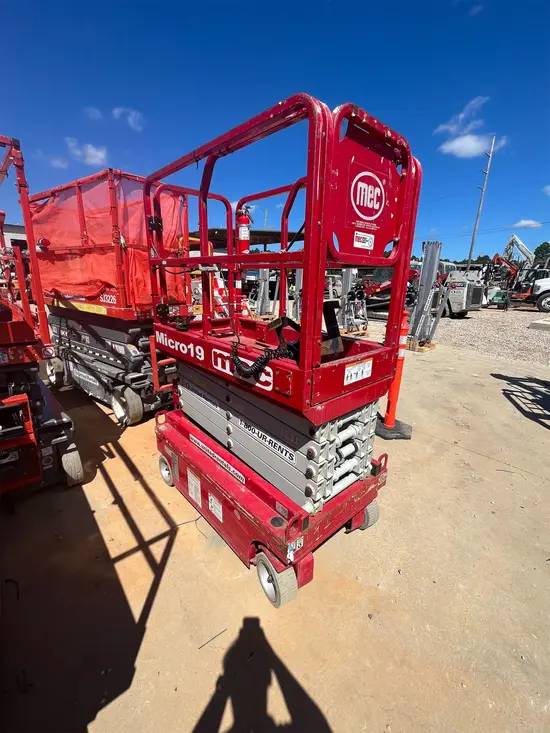 2018 MEC MICRO 19 Scissor Lift