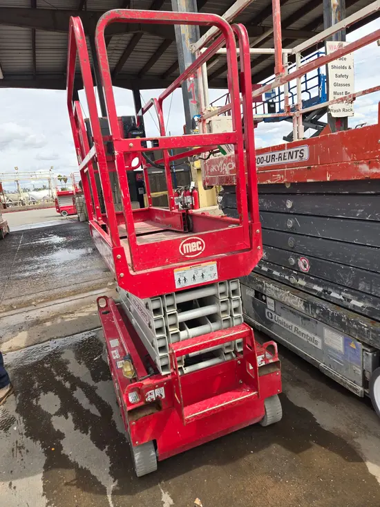 2018 MEC MICRO 19 Scissor Lift