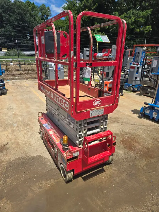 2018 MEC MICRO 19 Scissor Lift