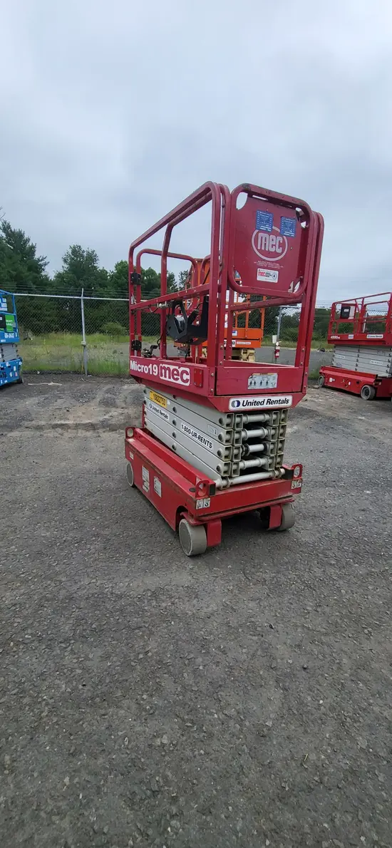 2018 MEC MICRO 19 Scissor Lift