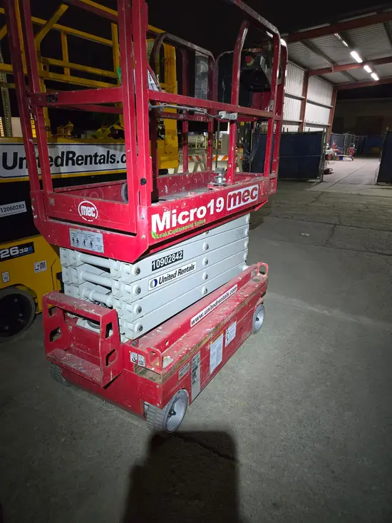 2019 MEC MICRO 19 Scissor Lift
