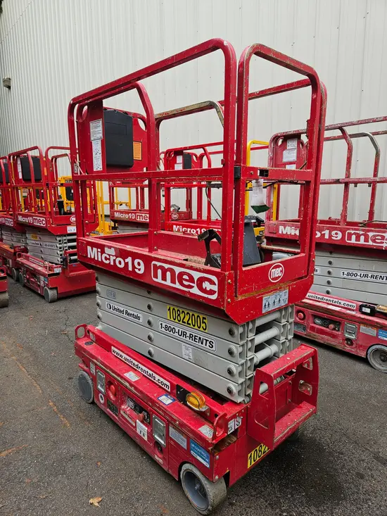 2018 MEC MICRO 19 Scissor Lift
