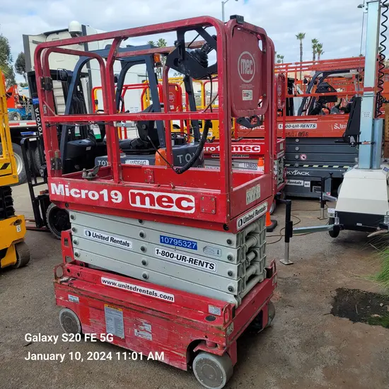 2018 MEC MICRO 19 Scissor Lift