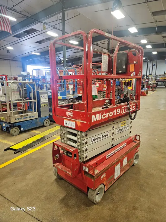 2018 MEC MICRO 19 Scissor Lift