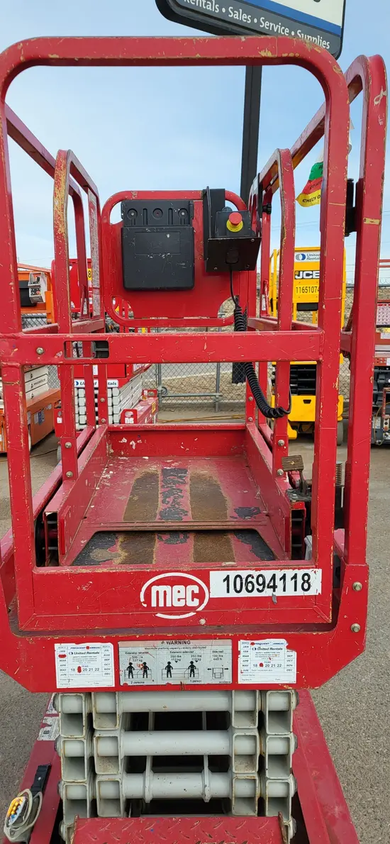 2017 MEC MICRO 19 Scissor Lift