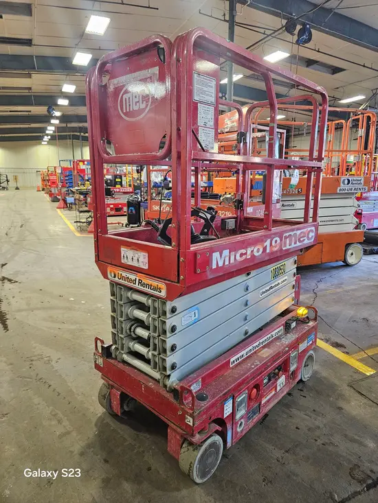 2018 MEC MICRO 19 Scissor Lift