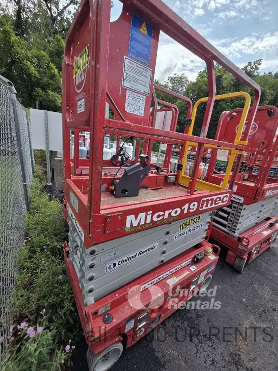 2019 MEC MICRO 19 Scissor Lift