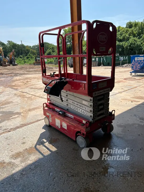 2019 MEC MICRO 19 Scissor Lift