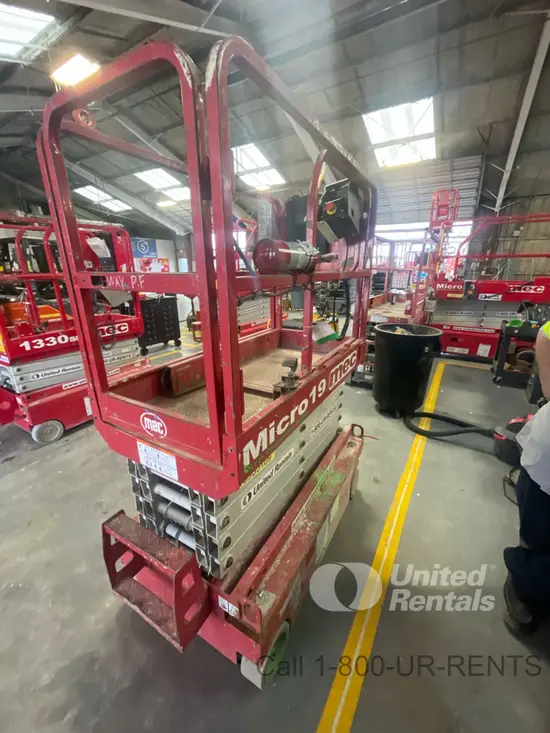 2019 MEC MICRO 19 Scissor Lift
