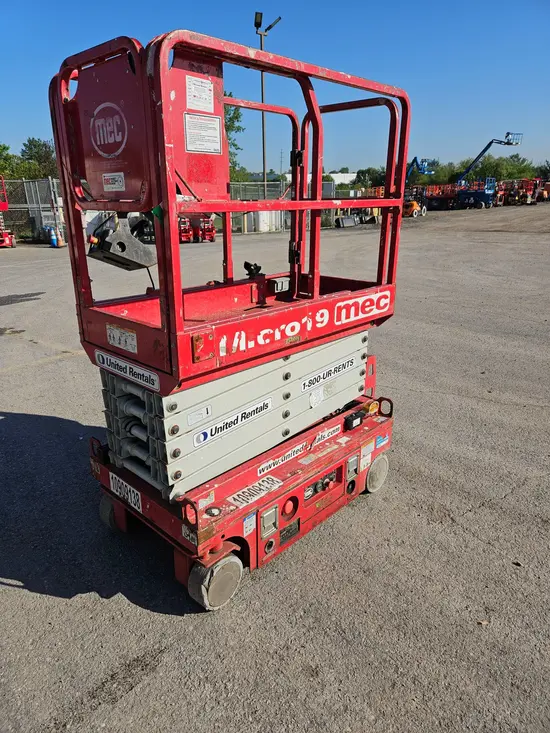 2019 MEC MICRO 19 Scissor Lift