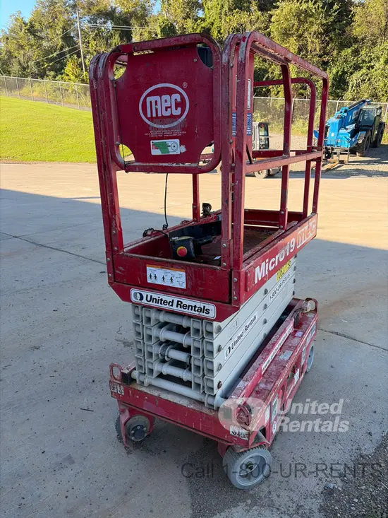 2018 MEC MICRO 19 Scissor Lift