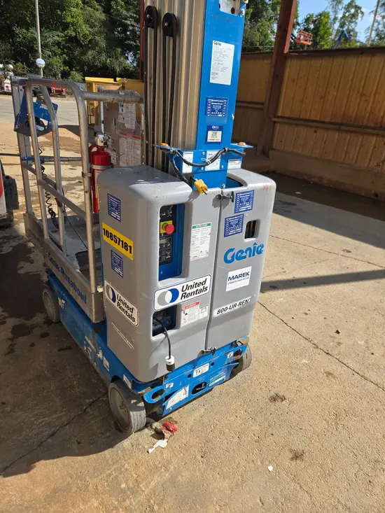 2018 Genie GR-20 Self-Propelled One-Person Lift