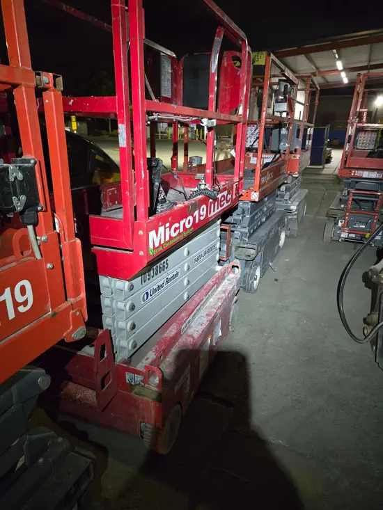 2019 MEC MICRO 19 Scissor Lift