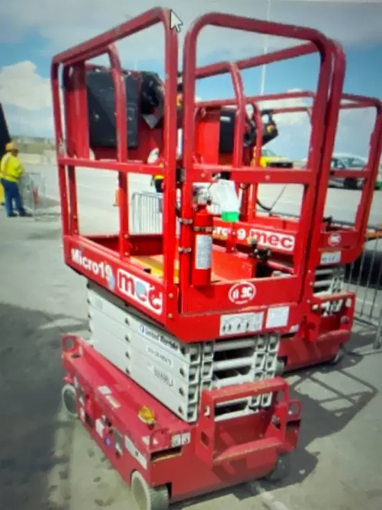 2018 MEC MICRO 19 Scissor Lift