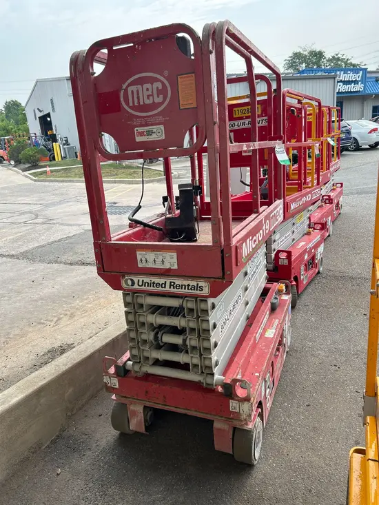 2019 MEC MICRO 19 Scissor Lift