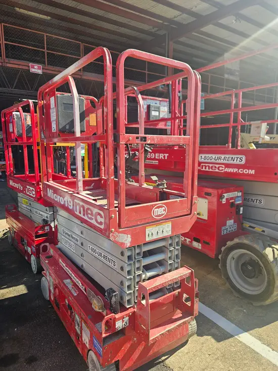 2019 MEC MICRO 19 Scissor Lift
