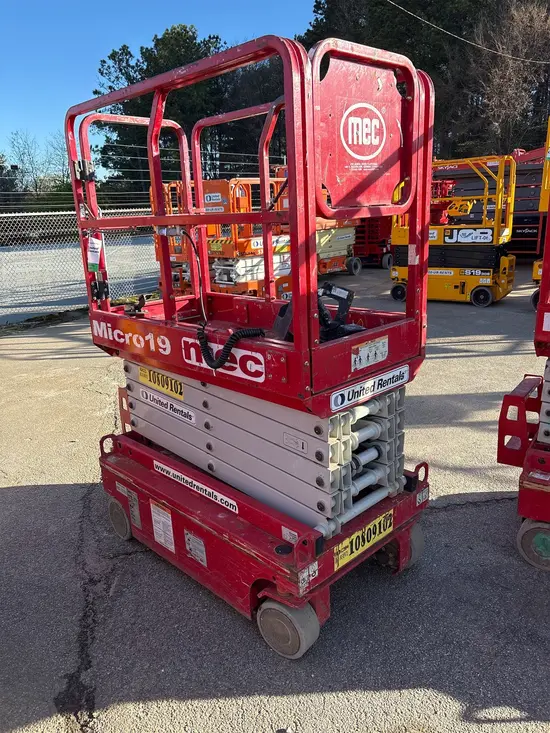 2018 MEC MICRO 19 Scissor Lift