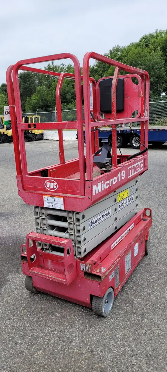 2018 MEC MICRO 19 Scissor Lift