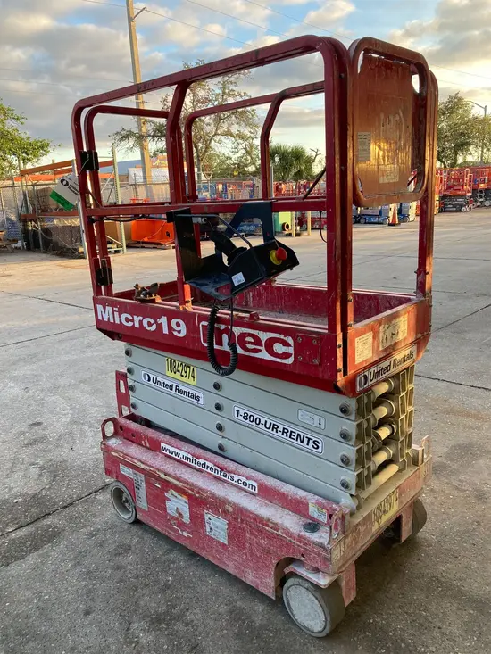 2018 MEC MICRO 19 Scissor Lift