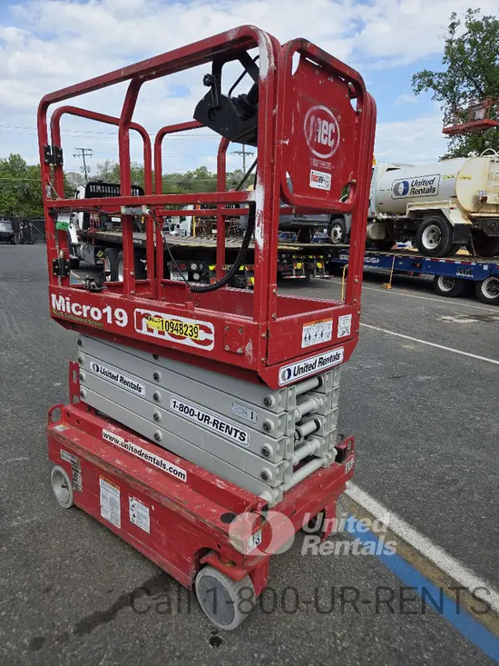2019 MEC MICRO 19 Scissor Lift
