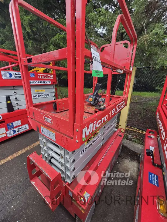 2019 MEC MICRO 19 Scissor Lift