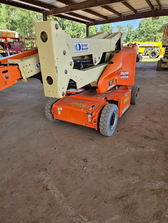 2017 JLG E400AJPN Articulating Boom Lift